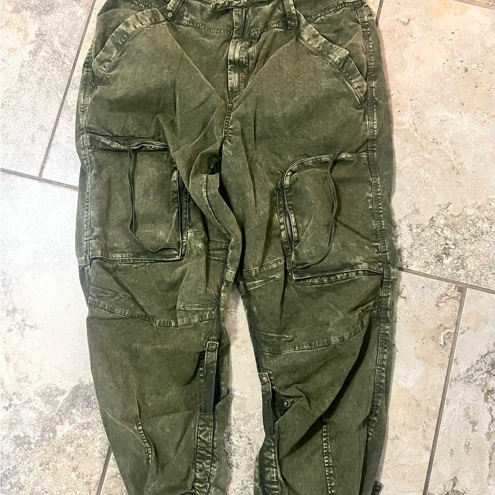 We The Free Green Cargo Pants Relaxed Fit Durable